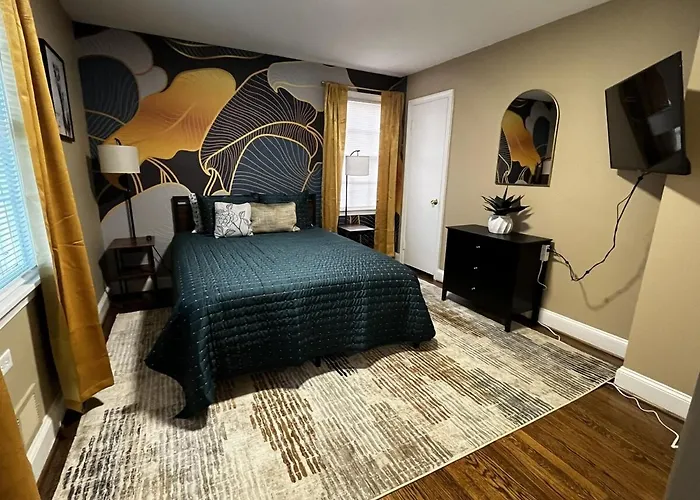 Camel Oasis * * Sleeps 8 * * Near Old Salem