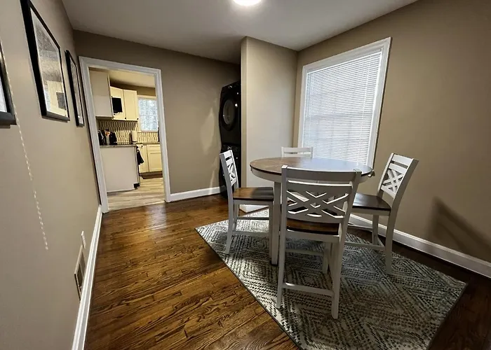 Camel Oasis * * Sleeps 8 * * Near Old Salem Winston-Salem