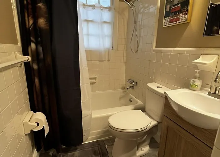 Camel Oasis * * Sleeps 8 * * Near Old Salem