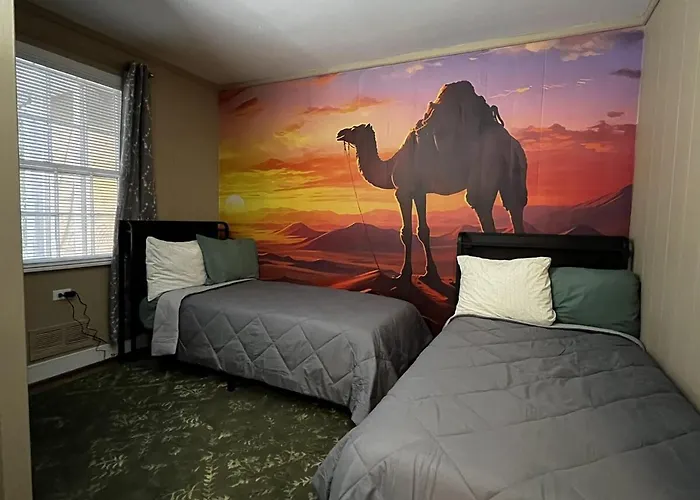 Сasa de vacaciones Camel Oasis * * Sleeps 8 * * Near Old Salem *