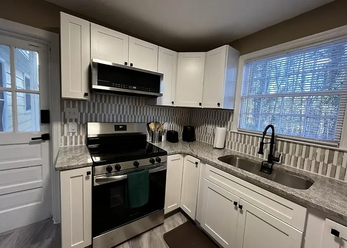 Camel Oasis * * Sleeps 8 * * Near Old Salem * Winston-Salem