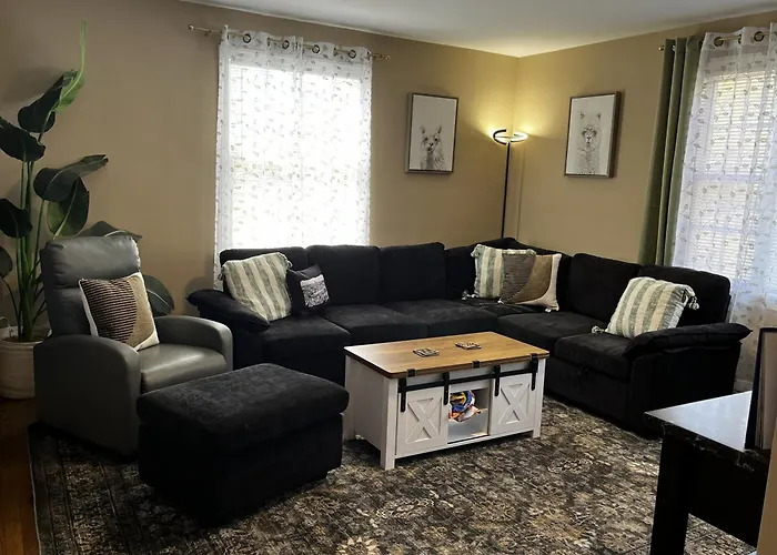 Camel Oasis * * Sleeps 8 * * Near Old Salem Winston-Salem