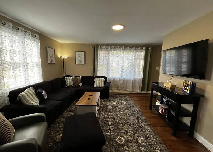 Camel Oasis * * Sleeps 8 * * Near Old Salem Winston-Salem